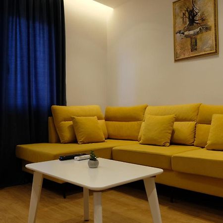 2E Center Apartment Tirana Esterno foto
